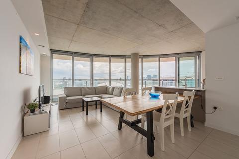 3 bedroom apartment to rent - Expansive 3 bedroom Penthouse Canary Wharf Views and Docklands