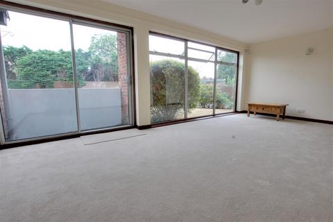 2 bedroom flat for sale, Longmead Court, Langstone