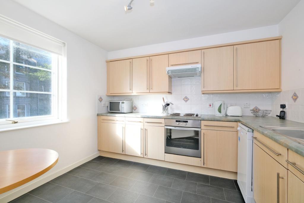 Fonthill Road, Ferryhill, Aberdeen, AB11 2 bed flat £725 pcm (£167 pw)