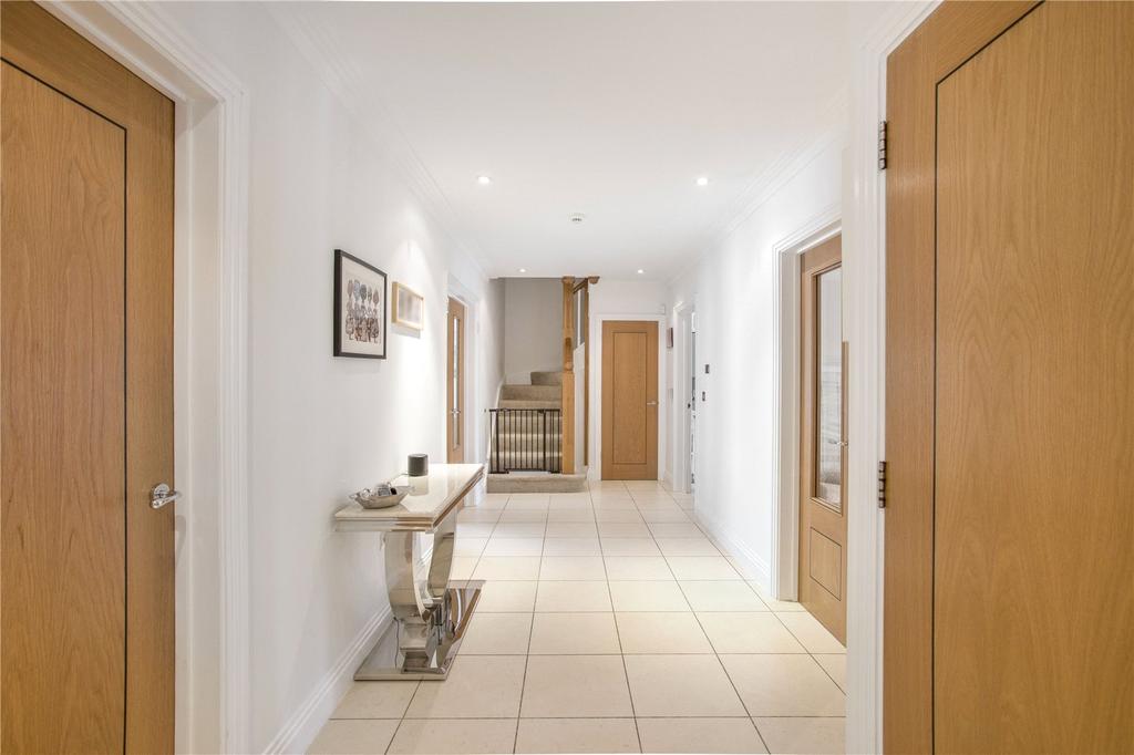 Holbrook Gardens, Wall Hall, Aldenham, Hertfordshire, WD25 5 bed