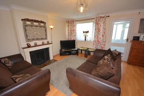 3 bedroom terraced house to rent, Skylark Walk, Tile Kiln, CM2