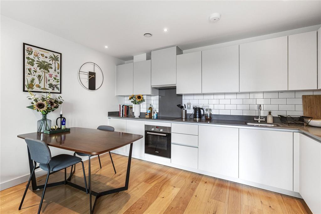 Apartment in London - View 5