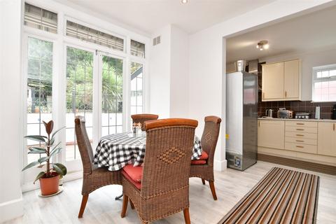 22 The Woodfields, South Croydon, CR2 0HE
