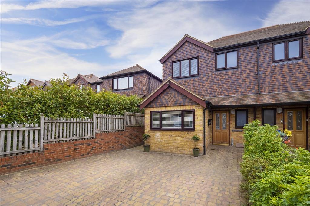 Horselees Road, BoughtonUnderBlean 3 bed semidetached house for sale