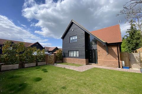 5 bedroom detached house to rent, Allum Lane, Elstree