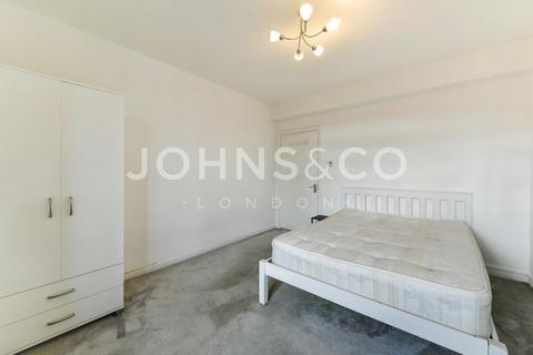 4 bedroom flat to rent, Latymer Court, Hammersmith Road, Hammersmith, W6
