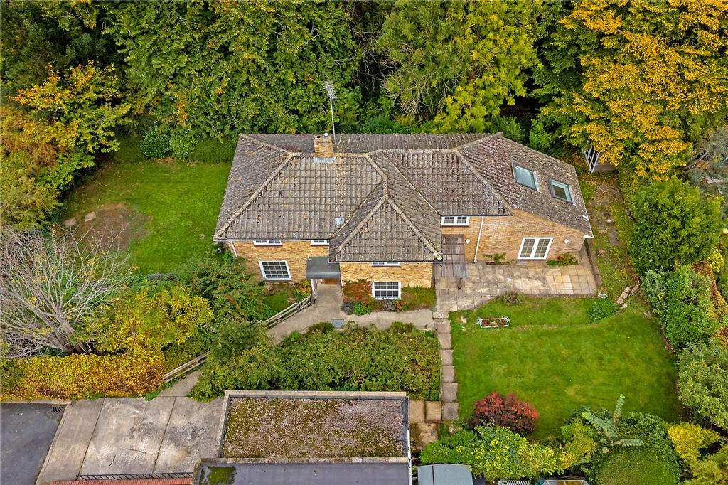 Nut Grove, Welwyn Garden City... 4 bed detached house £950,000