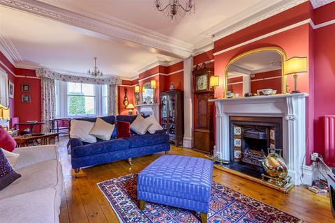5 Warnham Road, Horsham, RH12 2QS