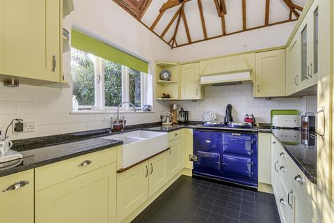 5 Warnham Road, Horsham, RH12 2QS