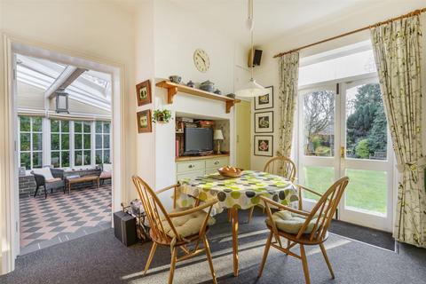 5 Warnham Road, Horsham, RH12 2QS
