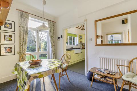 5 Warnham Road, Horsham, RH12 2QS