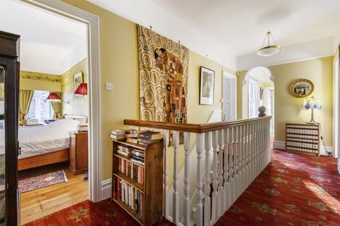 5 Warnham Road, Horsham, RH12 2QS