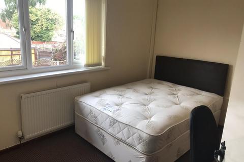 2 bedroom flat to rent, Addison Close, Manchester M13 9SB