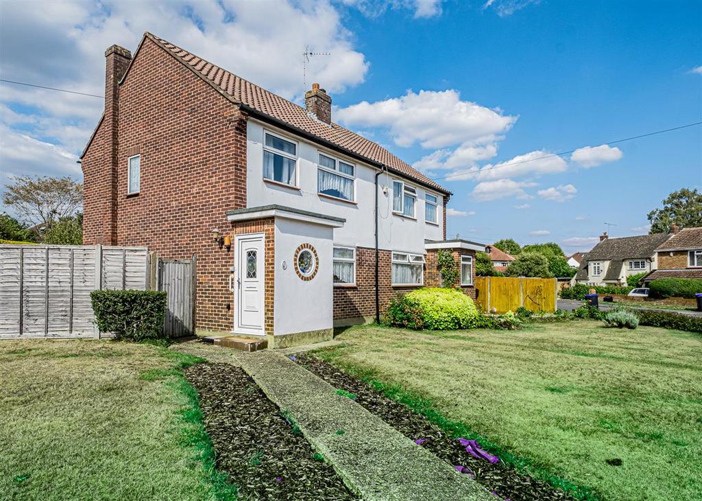 Pollard Avenue, Denham 3 bed semidetached house £550,000