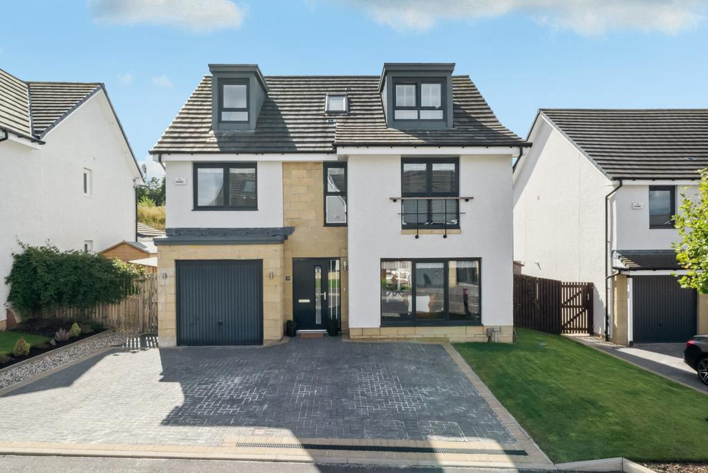 Belvidere Drive, Ferniegair, Hamilton, ML3 7FZ 5 bed detached house £