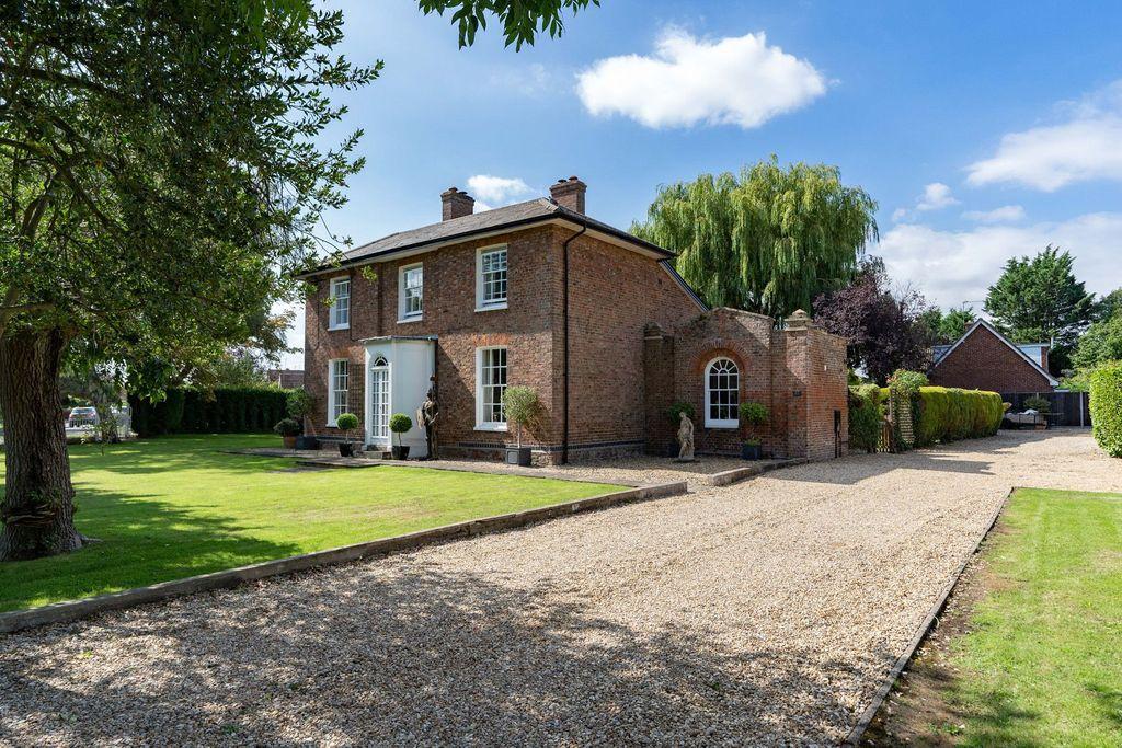 88 Knight Street, Pinchbeck PE11 3RB 7 bed detached house £700,000