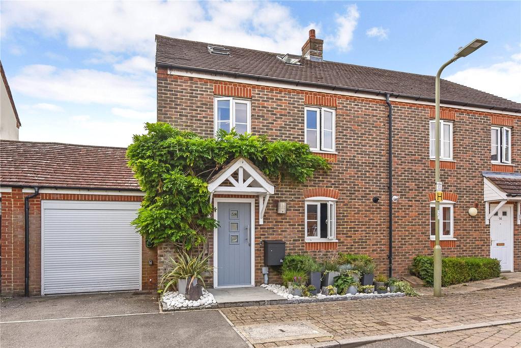 Collingwood Way, Petersfield, Hampshire 3 bed semidetached house £