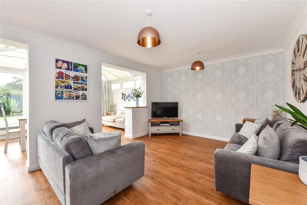 Collingwood Way, Petersfield, Hampshire 3 bed semidetached house £