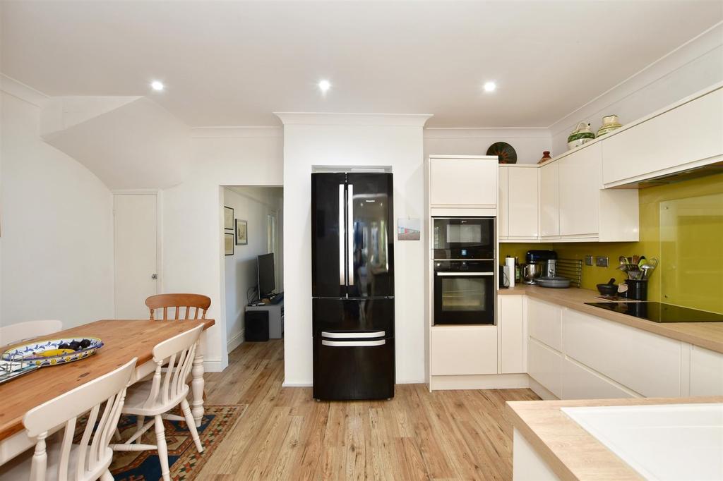 Kitchen/Dining Area