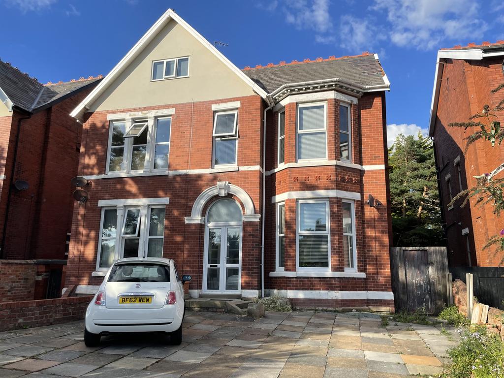 Weld Road, Southport PR8 1 bed apartment £675 pcm (£156 pw)