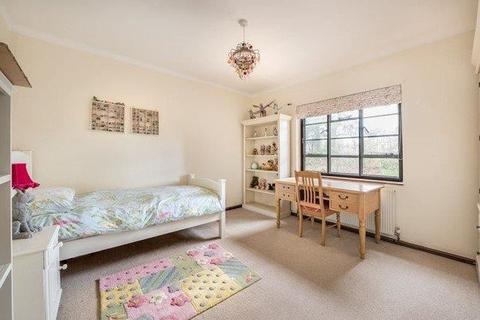 Holly Hill Hazel Grove, Hindhead, GU26 6BJ