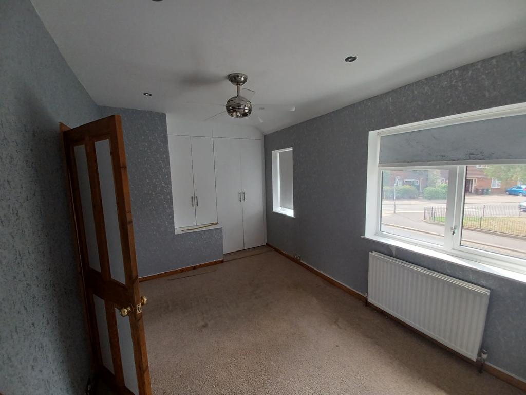 Dagenham, RM10 3 bed terraced house £1,846 pcm (£426 pw)