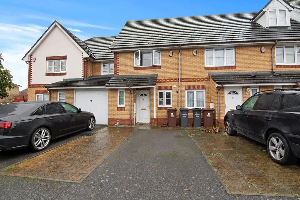 Galleons Drive, Barking IG11 2 bed terraced house £1,600 pcm (£369 pw)