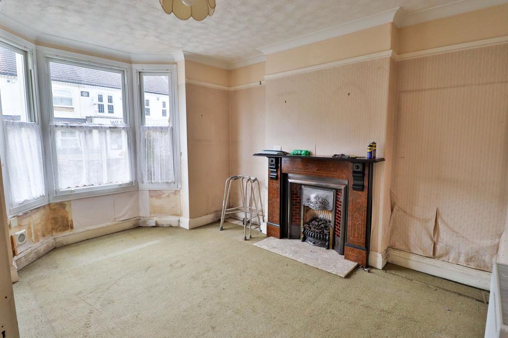 Mayors Walk, Peterborough, PE3 4 bed semidetached house £200,000