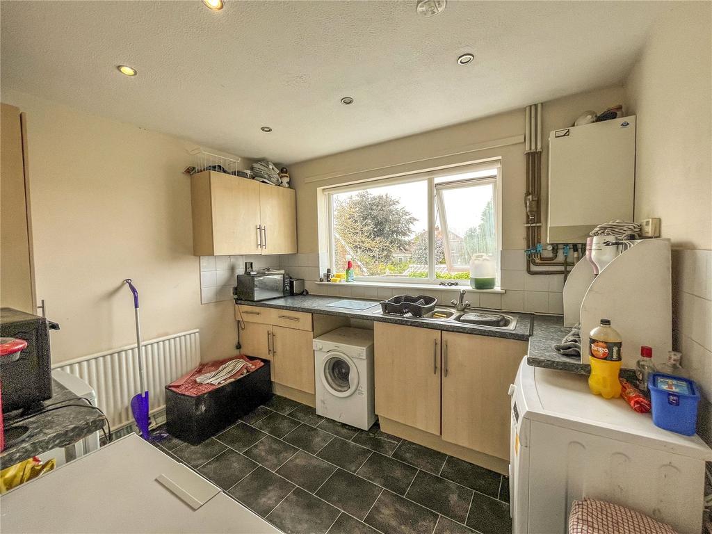 Ancaster Court, Scunthorpe, DN17 2 bed flat £50,000