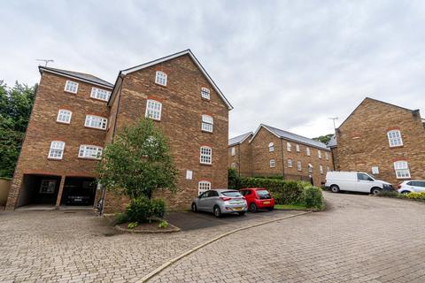 2 bedroom apartment to rent, Davy Court, Rochester, Kent, ME1