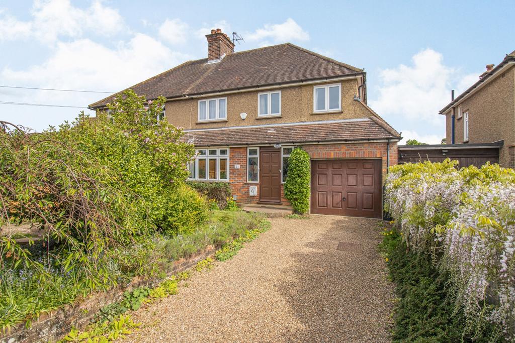 Bullsland Lane, Chorleywood, WD3 4 bed semidetached house £1,050,000