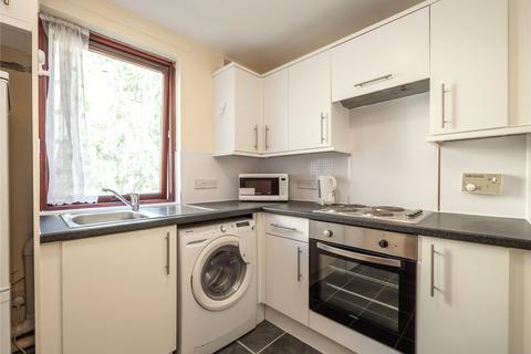 19/3 Damside, Edinburgh, EH4 3BB