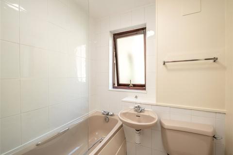 19/3 Damside, Edinburgh, EH4 3BB