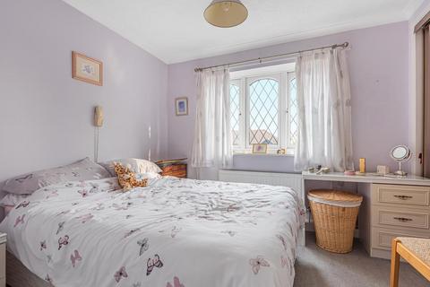 10 Shepherds Chase, Bagshot, GU19 5QX