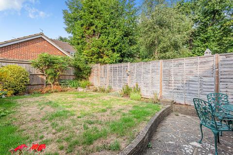 10 Shepherds Chase, Bagshot, GU19 5QX