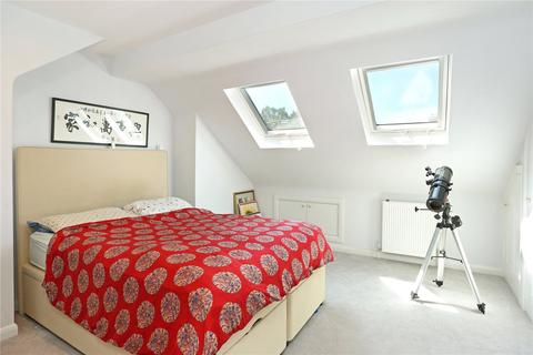 3 bedroom semi-detached house for sale - St Georges Road, Farnham, Surrey, GU9