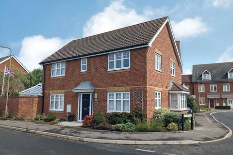 4 bedroom detached house for sale, Westland Drive, Lee-On-The-Solent, Hampshire, PO13
