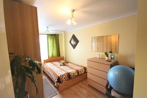 1 bedroom flat for sale, Flat , Ashdown Court, Harts Lane, Barking