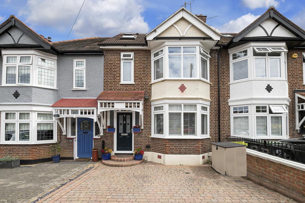 Chestnut Avenue, Buckhurst Hill, IG9 4 bed terraced house for sale £