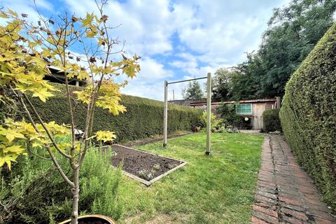 14 Bay Road, Gillingham, SP8 4EF