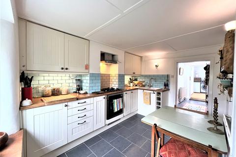 14 Bay Road, Gillingham, SP8 4EF
