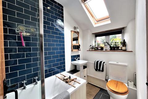 14 Bay Road, Gillingham, SP8 4EF