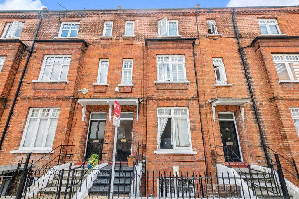 Lurline Gardens, Battersea 2 bed flat £850,000
