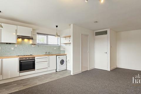 Studio to rent, Blenheim Court, Royal Wootton Bassett, SN4