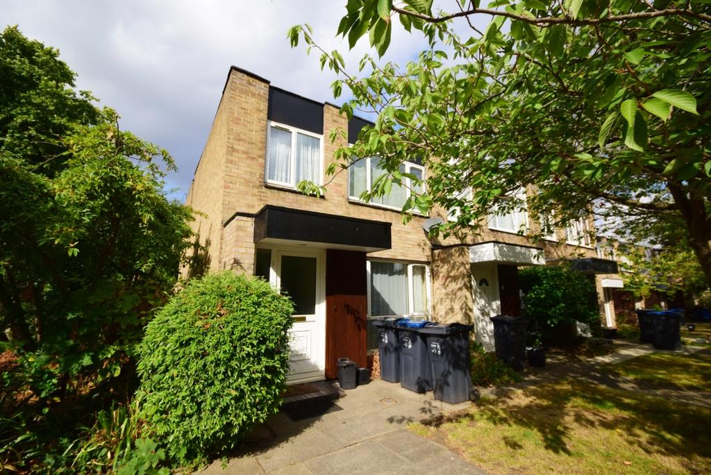 Turnpike Link Croydon CR0 3 bed end of terrace house £1,750 pcm (£404 pw)