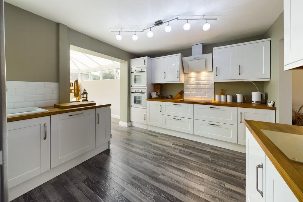 Tennyson Way, Thetford 3 bed detached house £300,000