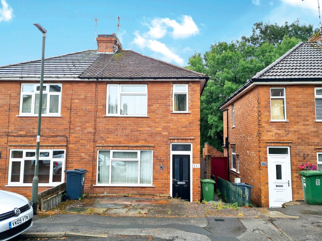 117 Howitt Street, Heanor, Derbyshire 3 bed semidetached house £40,000