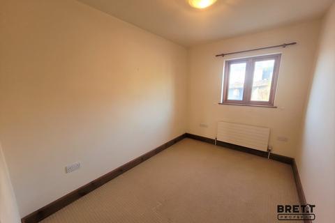 2 bedroom flat to rent, 8 Victory House, Nelson Quay, Milford Haven SA73 3AA