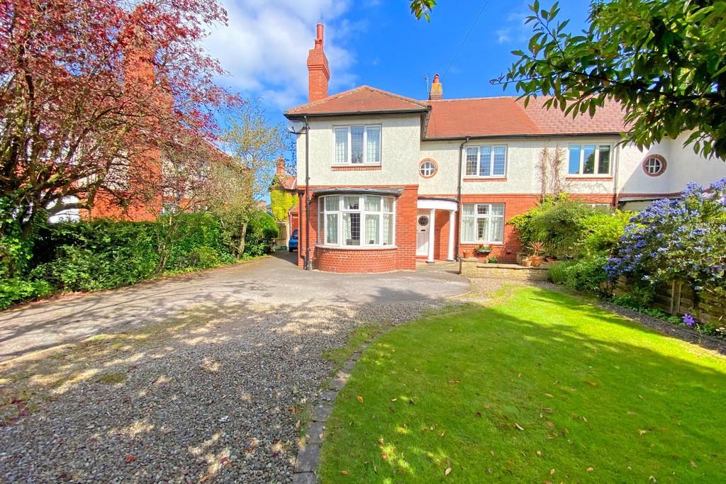 Hookstone Chase, Harrogate 4 bed semidetached house for sale £500,000