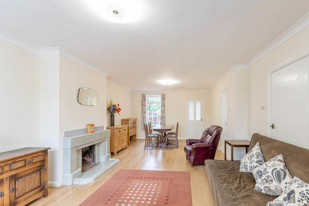 Dunstan Crescent, Worksop 4 bed semidetached house £240,000